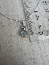 Load image into Gallery viewer, Small Labradorite &amp; Starfish Necklace